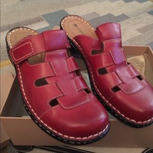 Naturalizer Red Saddler size 10